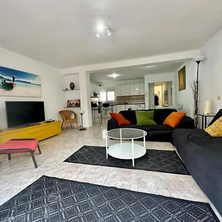 Charming 3-bed In Apartment Fuengirola