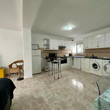 Apartment Charming 3-bed In
