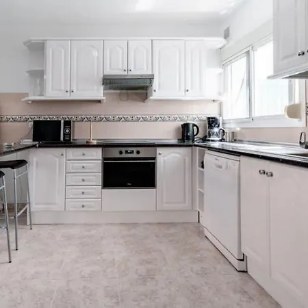 Charming 3-bed In Apartment Fuengirola