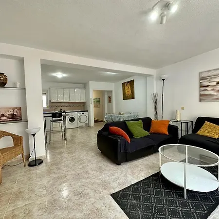 Charming 3-bed In * Fuengirola